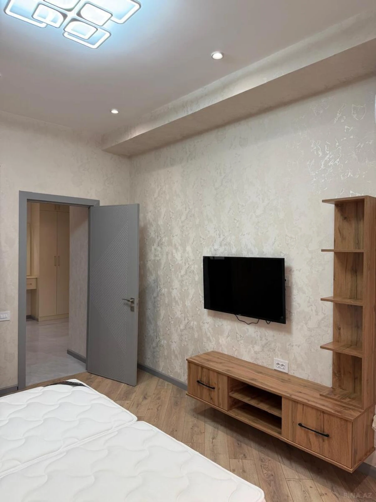 Kirayə verilir 2 otaqlı mənzil 92 m²