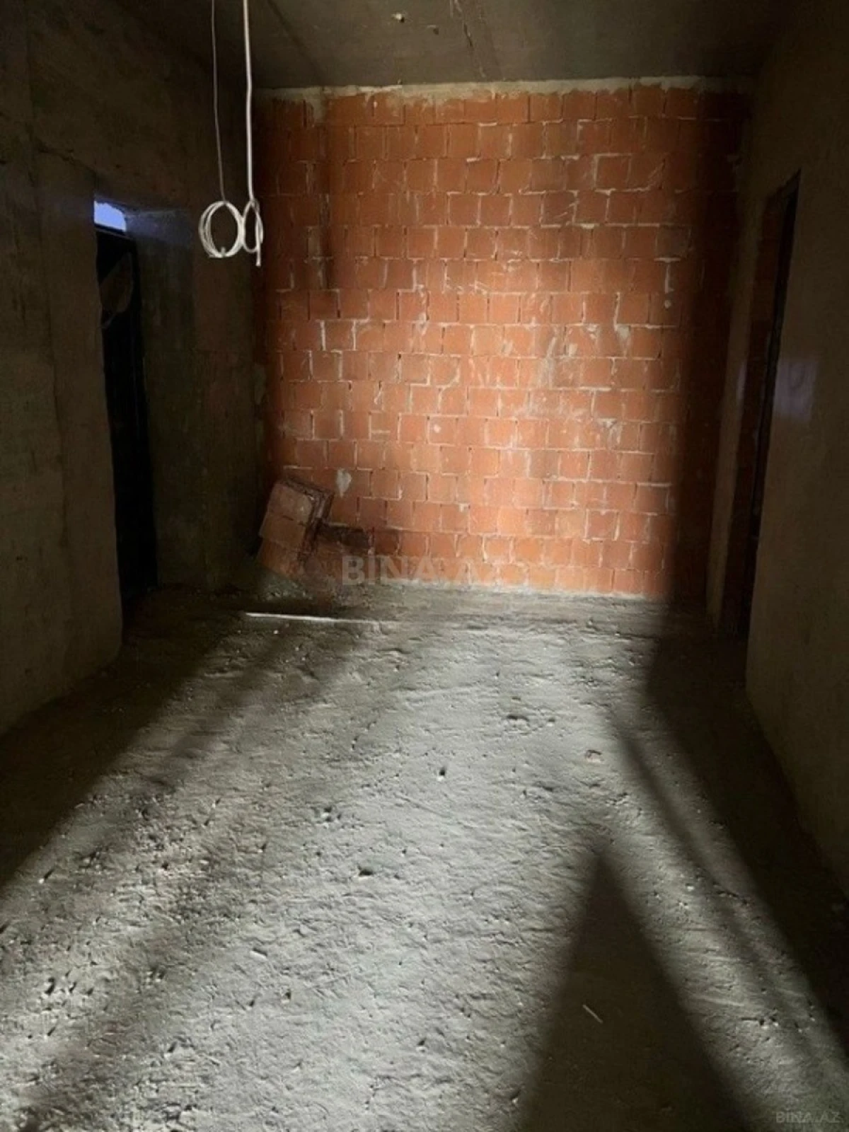 Satılır 2 otaqlı mənzil 79 m²