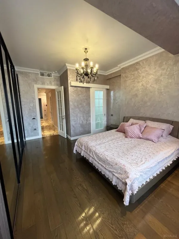 Satılır 3 otaqlı mənzil 152 m²
