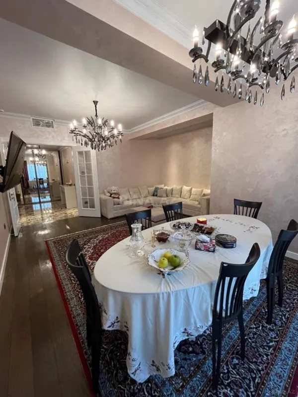Satılır 3 otaqlı mənzil 152 m²