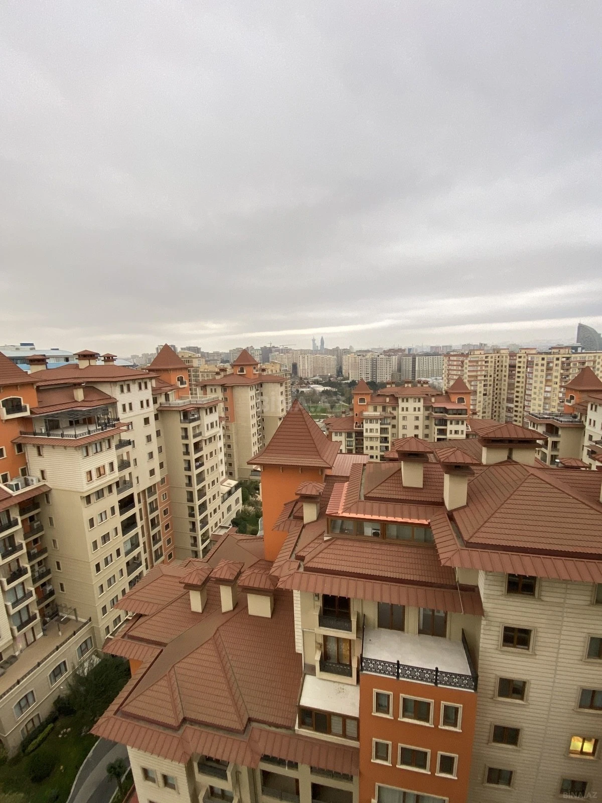 Satılır 3 otaqlı mənzil 152 m²