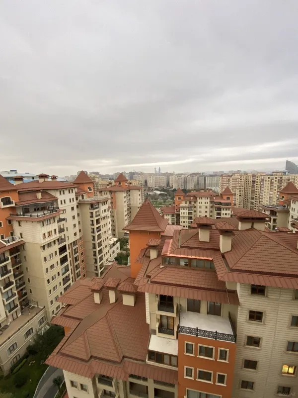Satılır 3 otaqlı mənzil 152 m²
