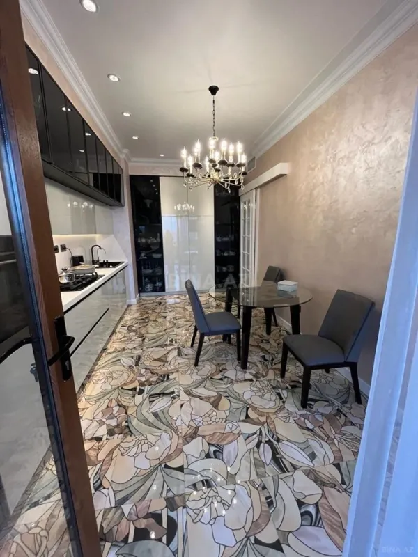 Satılır 3 otaqlı mənzil 152 m²