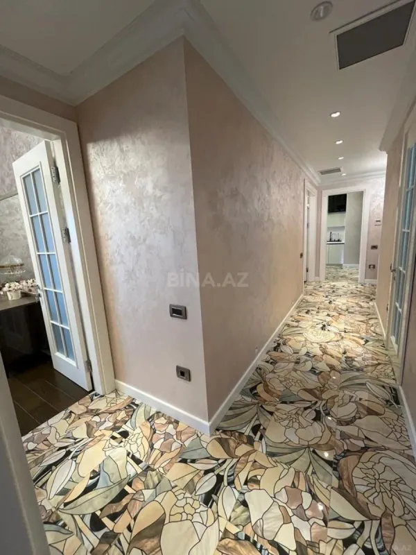 Satılır 3 otaqlı mənzil 152 m²