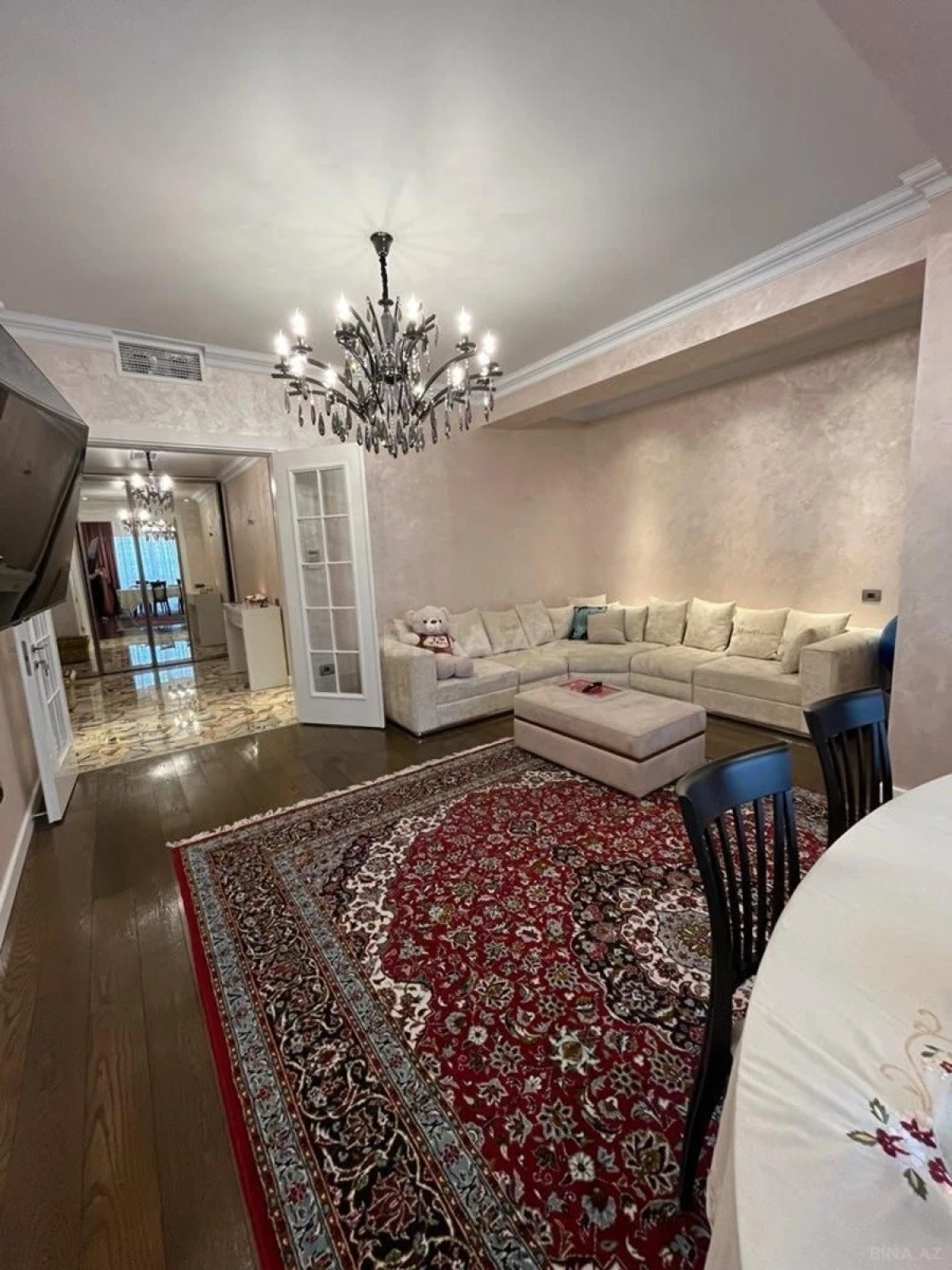 Satılır 3 otaqlı mənzil 152 m²