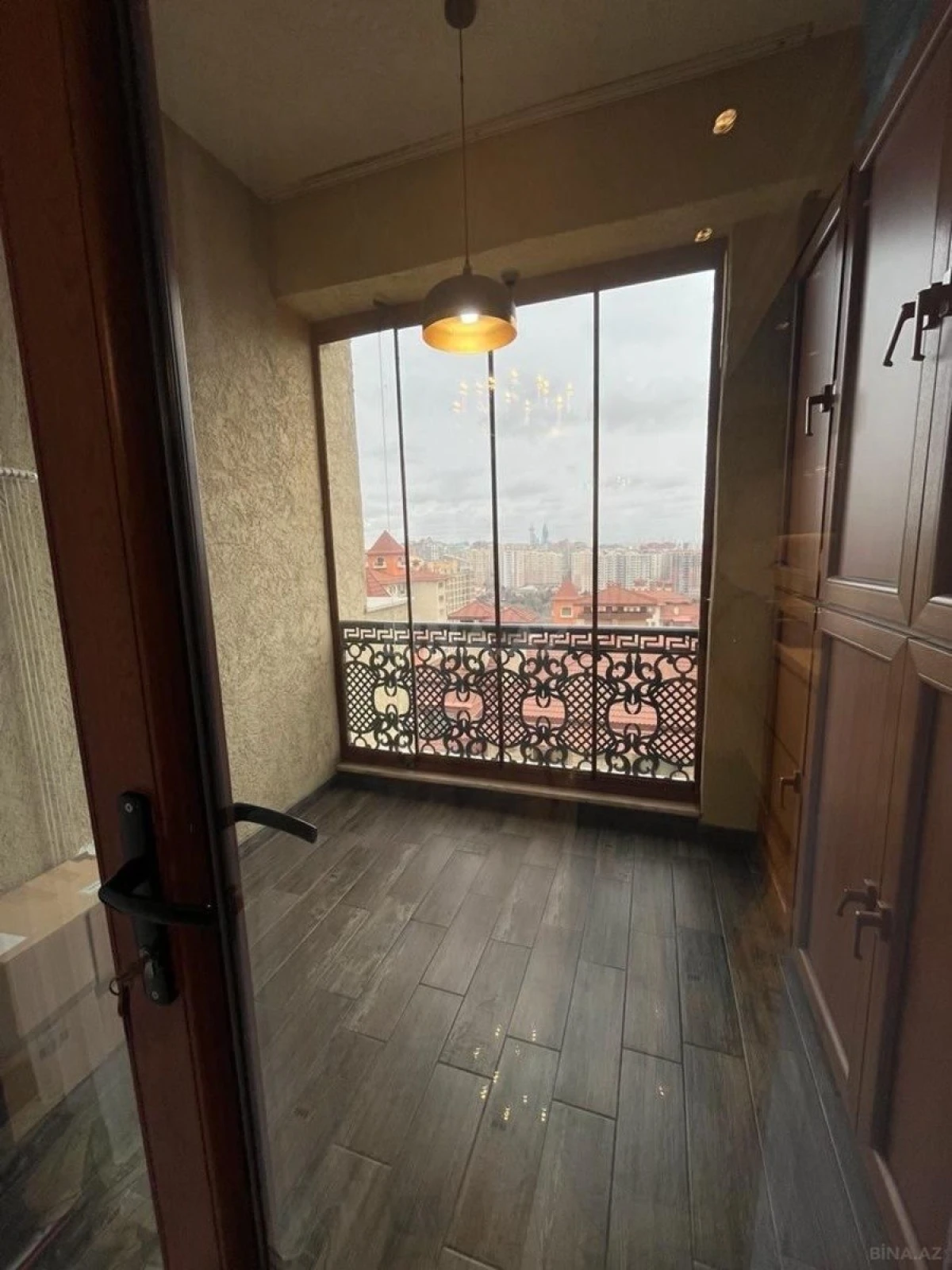 Satılır 3 otaqlı mənzil 152 m²