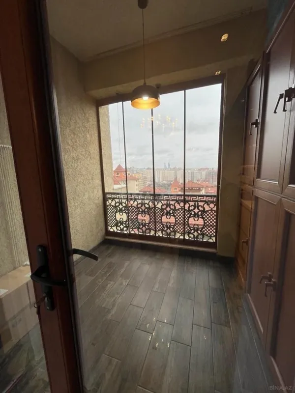 Satılır 3 otaqlı mənzil 152 m²