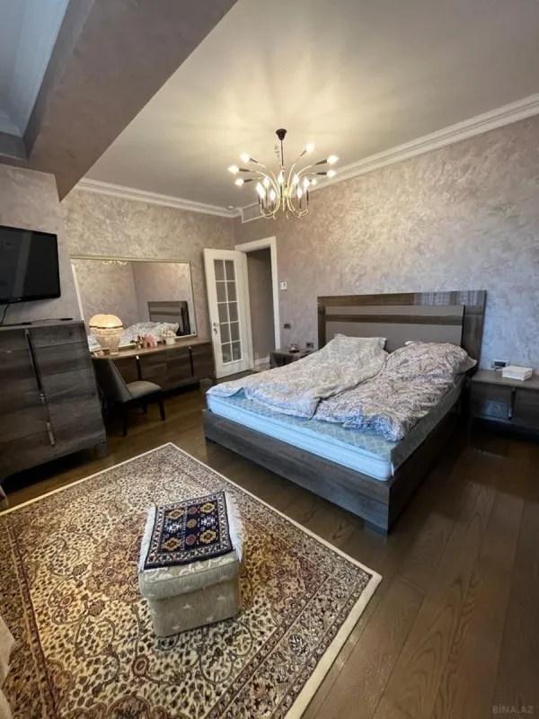 Satılır 3 otaqlı mənzil 152 m²