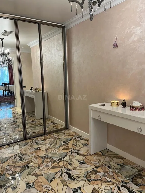 Satılır 3 otaqlı mənzil 152 m²