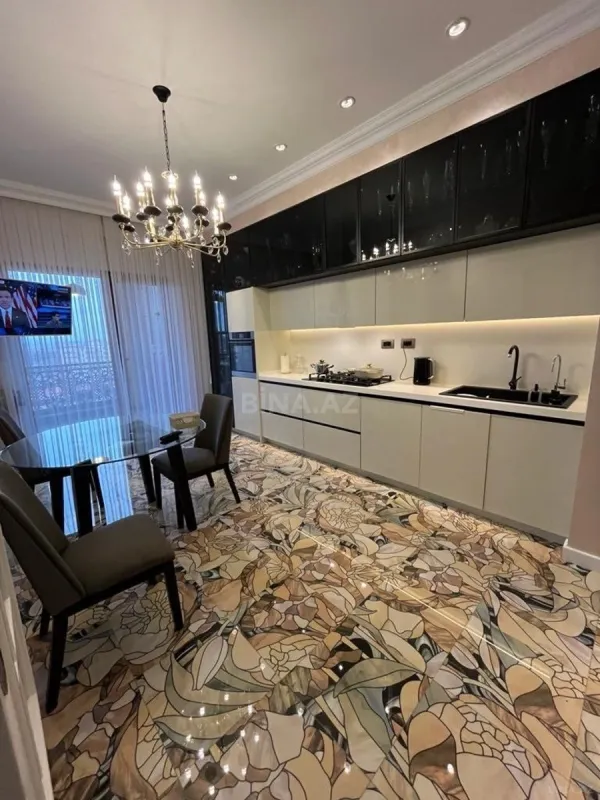 Satılır 3 otaqlı mənzil 152 m²