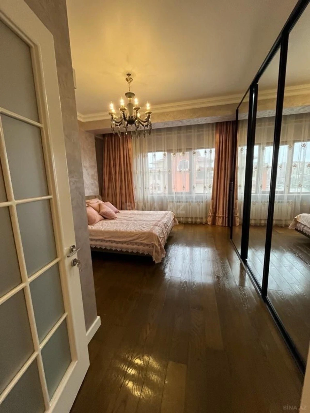 Satılır 3 otaqlı mənzil 152 m²