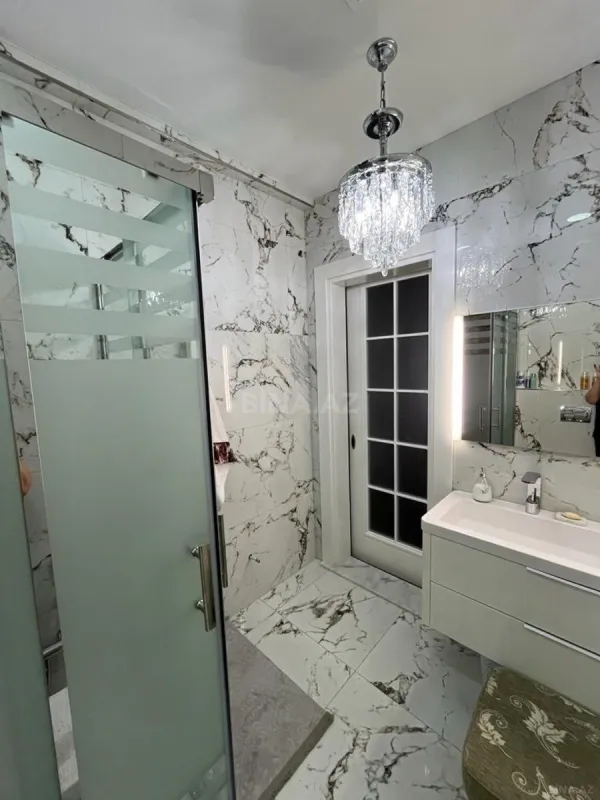 Satılır 3 otaqlı mənzil 152 m²