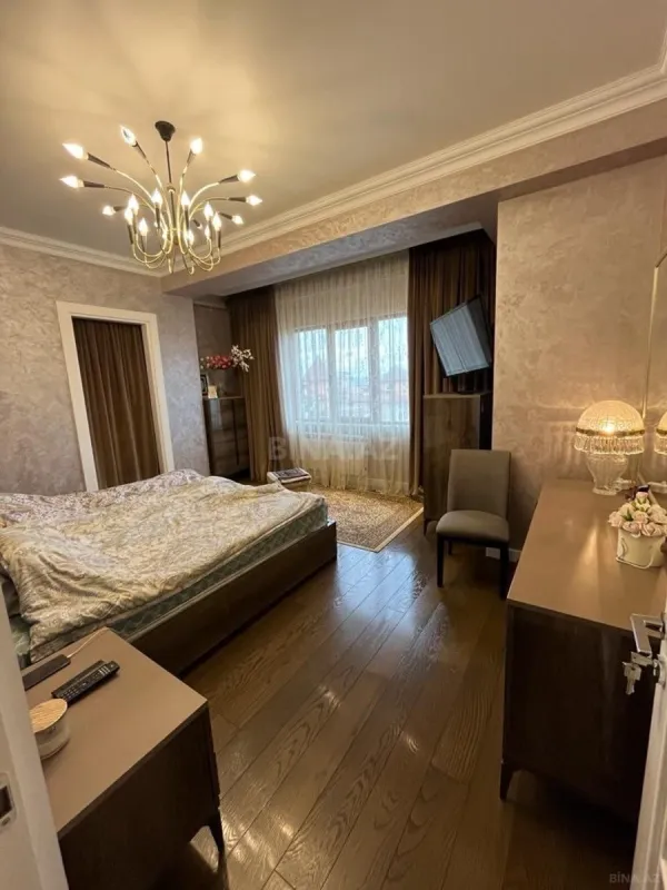 Satılır 3 otaqlı mənzil 152 m²