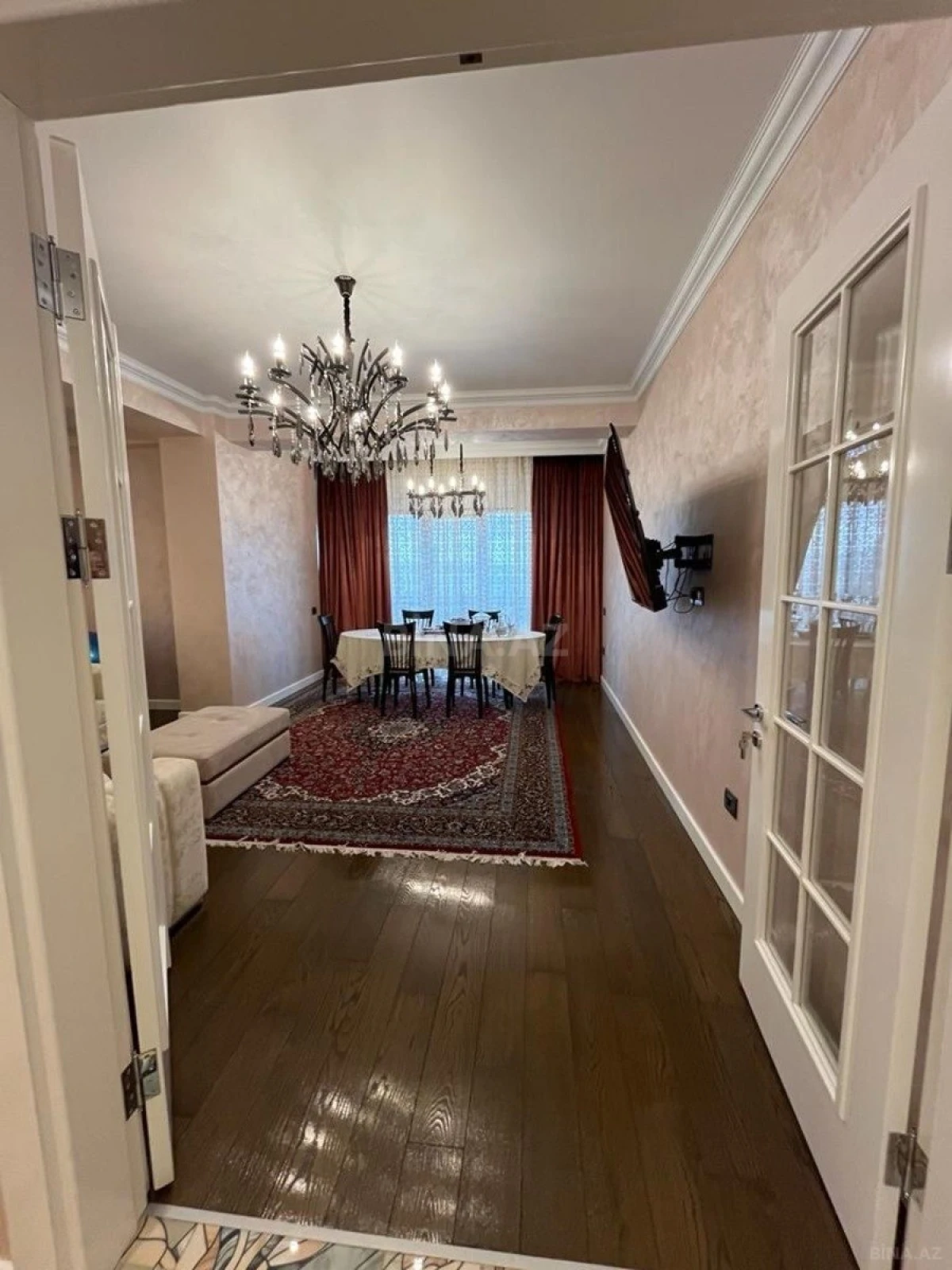 Satılır 3 otaqlı mənzil 152 m²