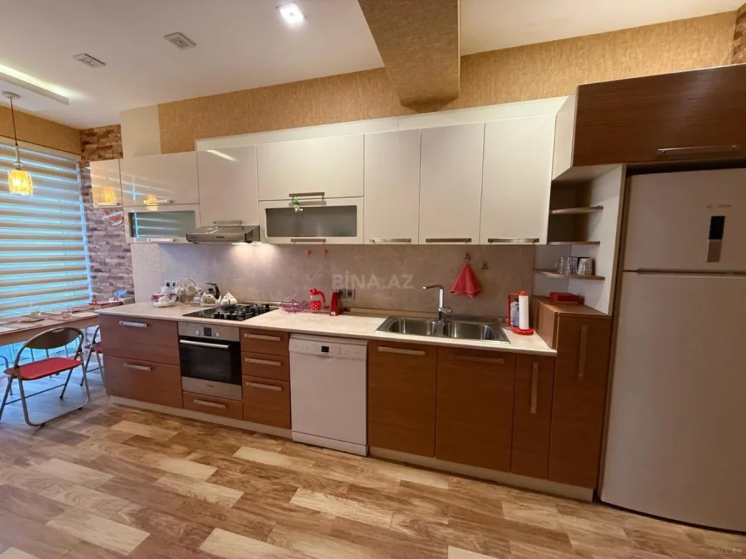 Kirayə verilir 4 otaqlı mənzil 145 m²