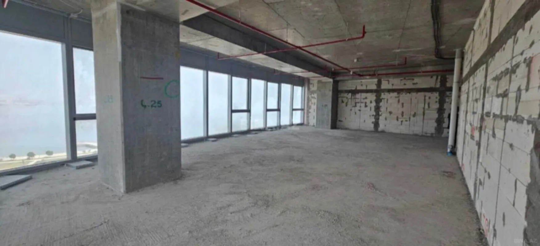 Satılır 3 otaqlı mənzil 172 m²