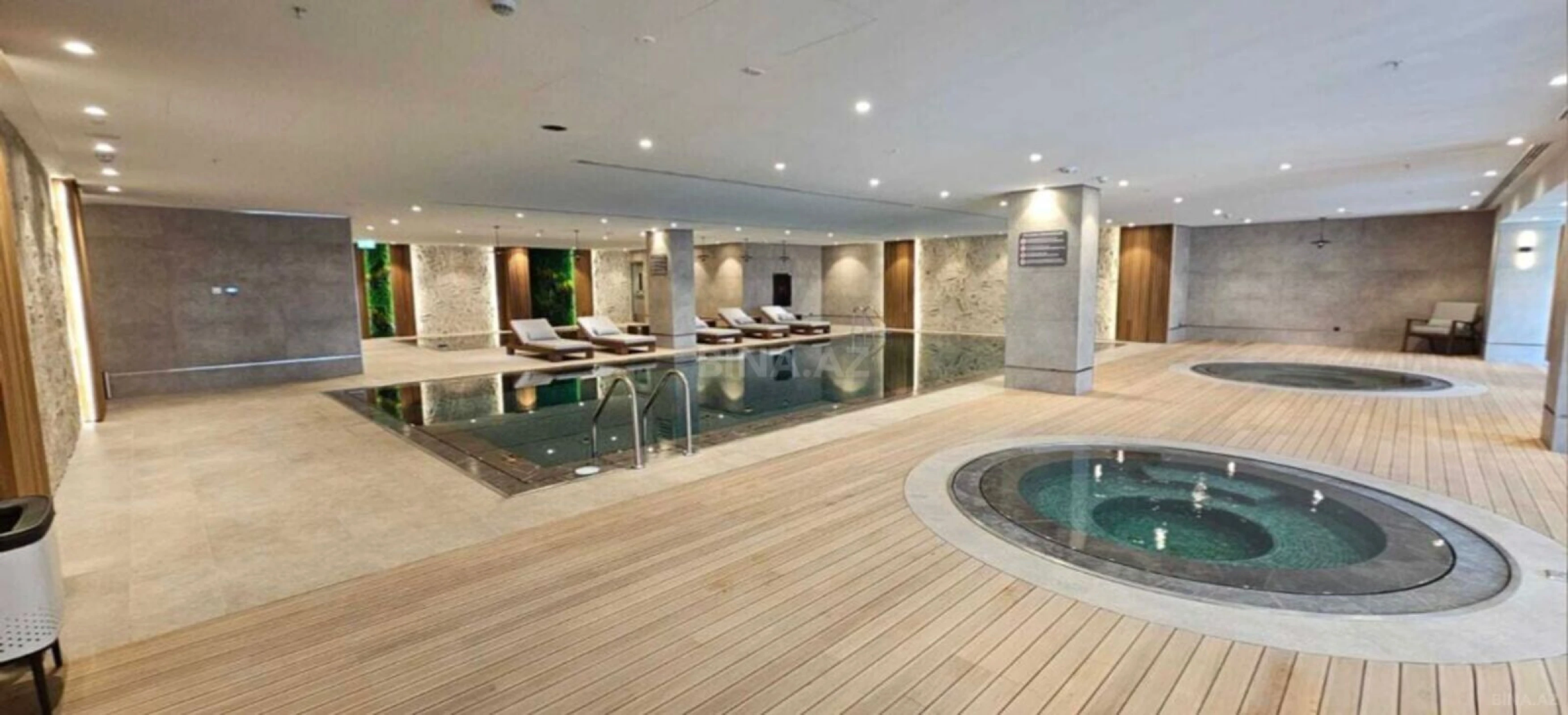 Satılır 3 otaqlı mənzil 172 m²