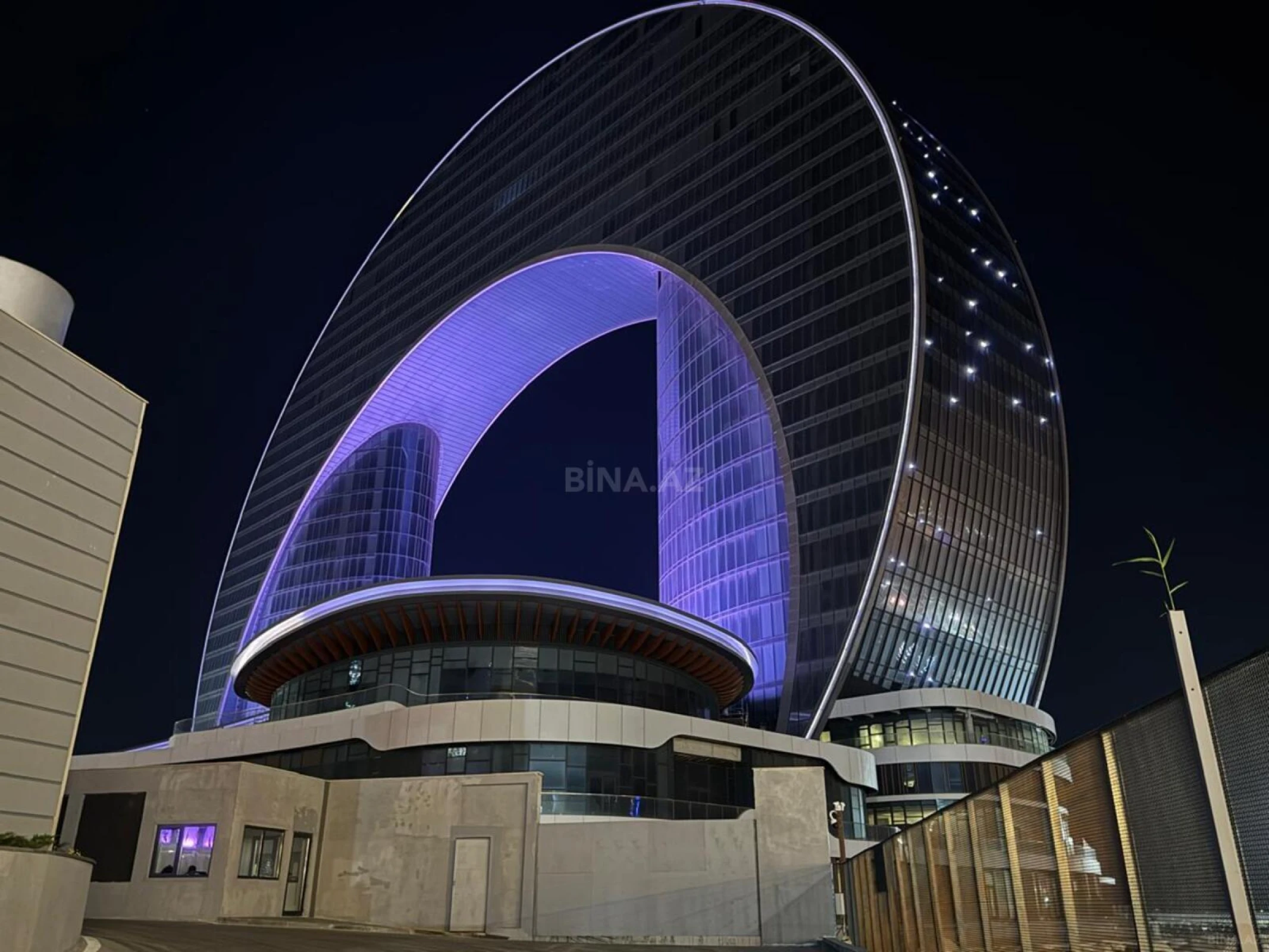 Satılır 3 otaqlı mənzil 172 m²