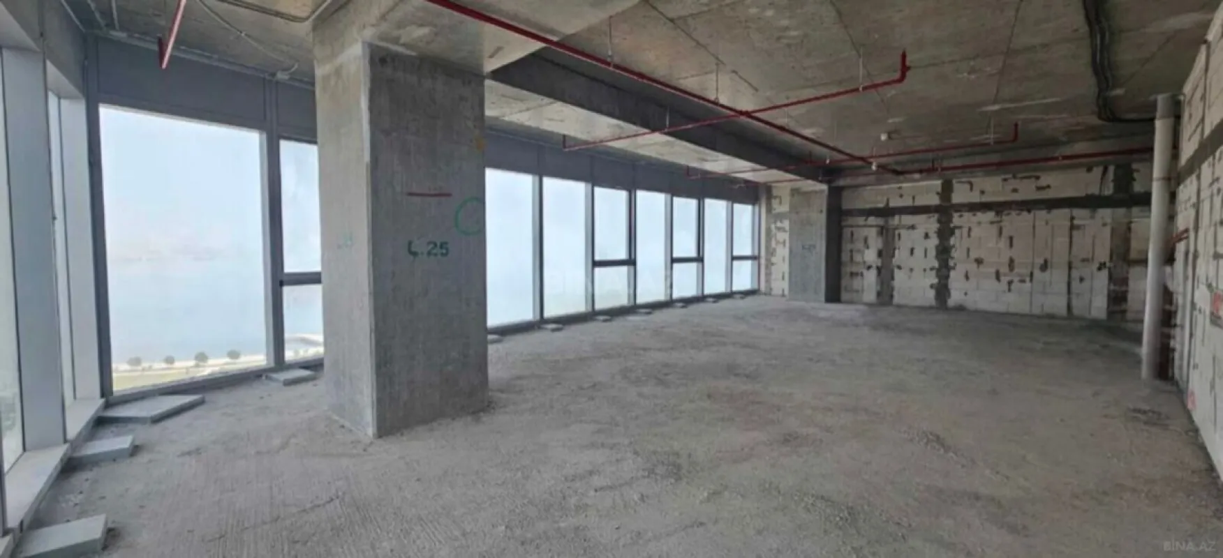 Satılır 3 otaqlı mənzil 172 m²