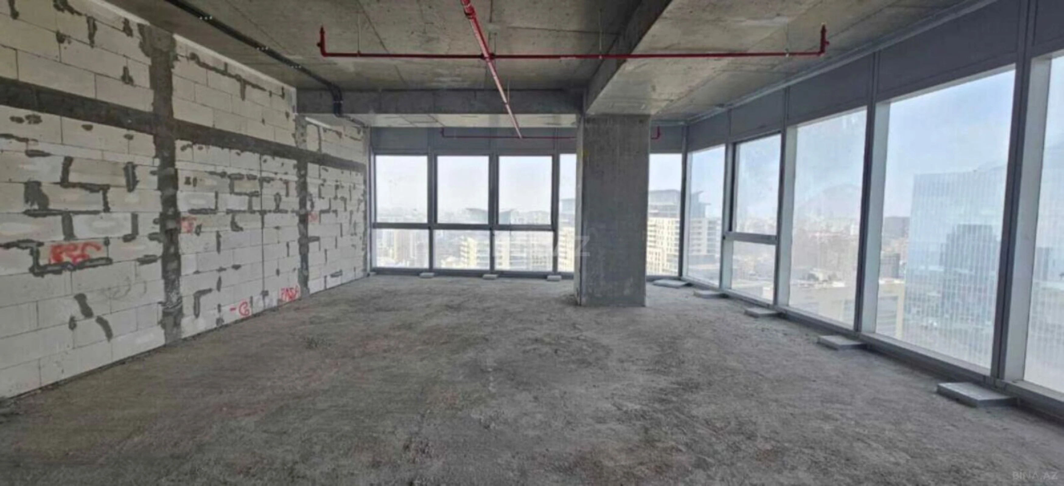 Satılır 3 otaqlı mənzil 172 m²