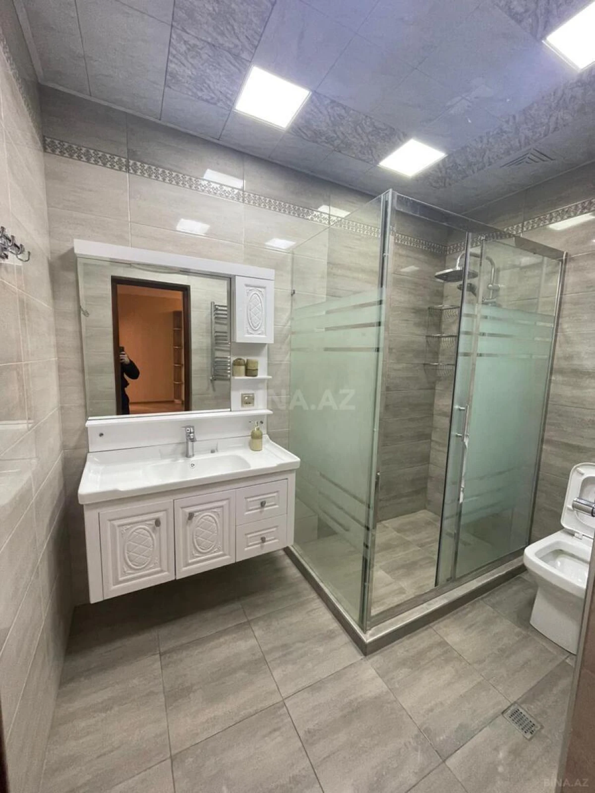 Kirayə verilir 2 otaqlı mənzil 90 m²