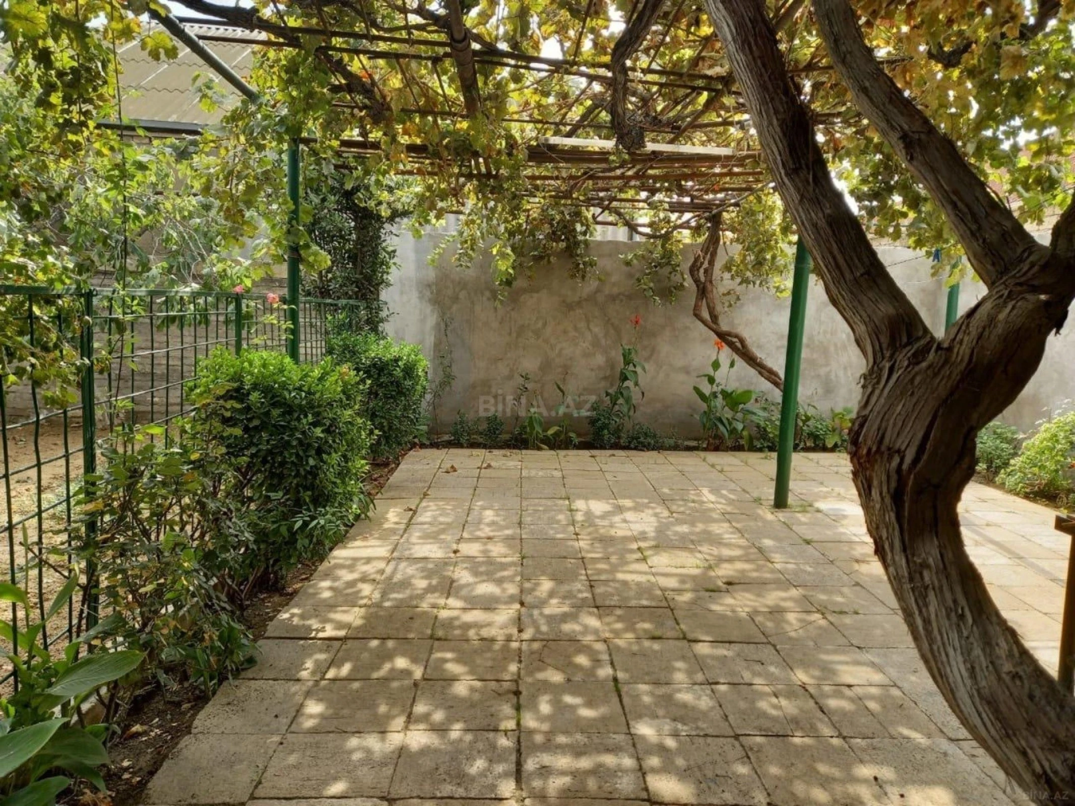 Satılır 5 otaqlı həyət evi 180 m²