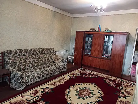 Satılır 5 otaqlı həyət evi 180 m²