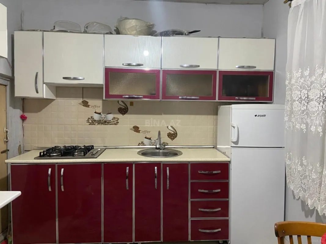 Satılır 5 otaqlı həyət evi 180 m²