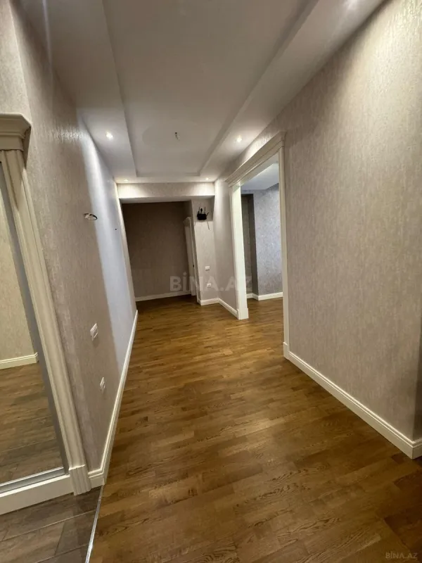 Kirayə verilir 5 otaqlı mənzil 230 m²