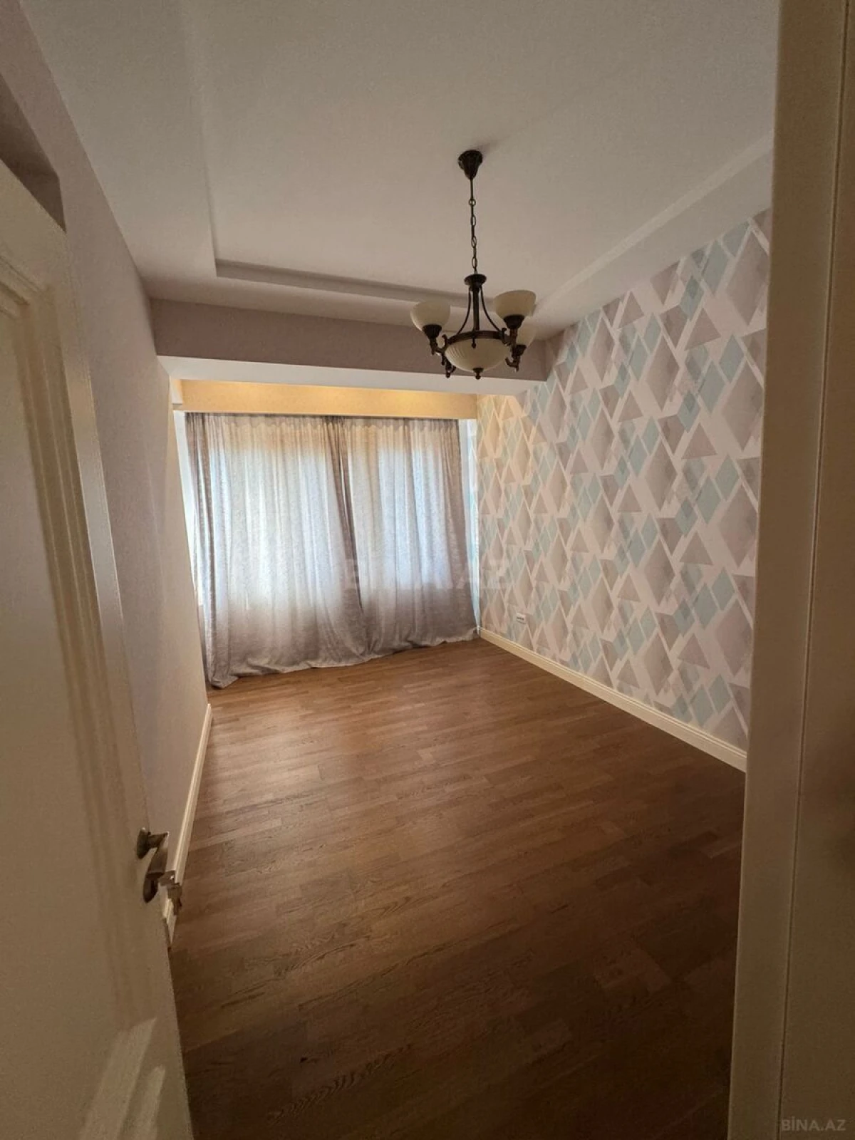Kirayə verilir 5 otaqlı mənzil 230 m²