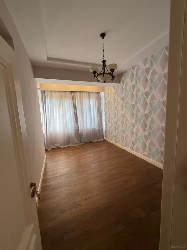 Kirayə verilir 5 otaqlı mənzil 230 m²