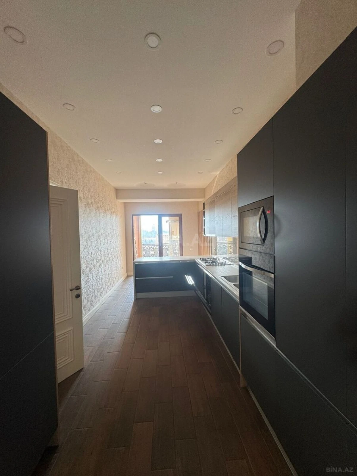 Kirayə verilir 5 otaqlı mənzil 230 m²