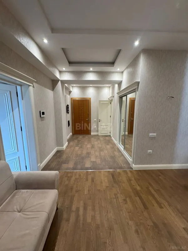 Kirayə verilir 5 otaqlı mənzil 230 m²