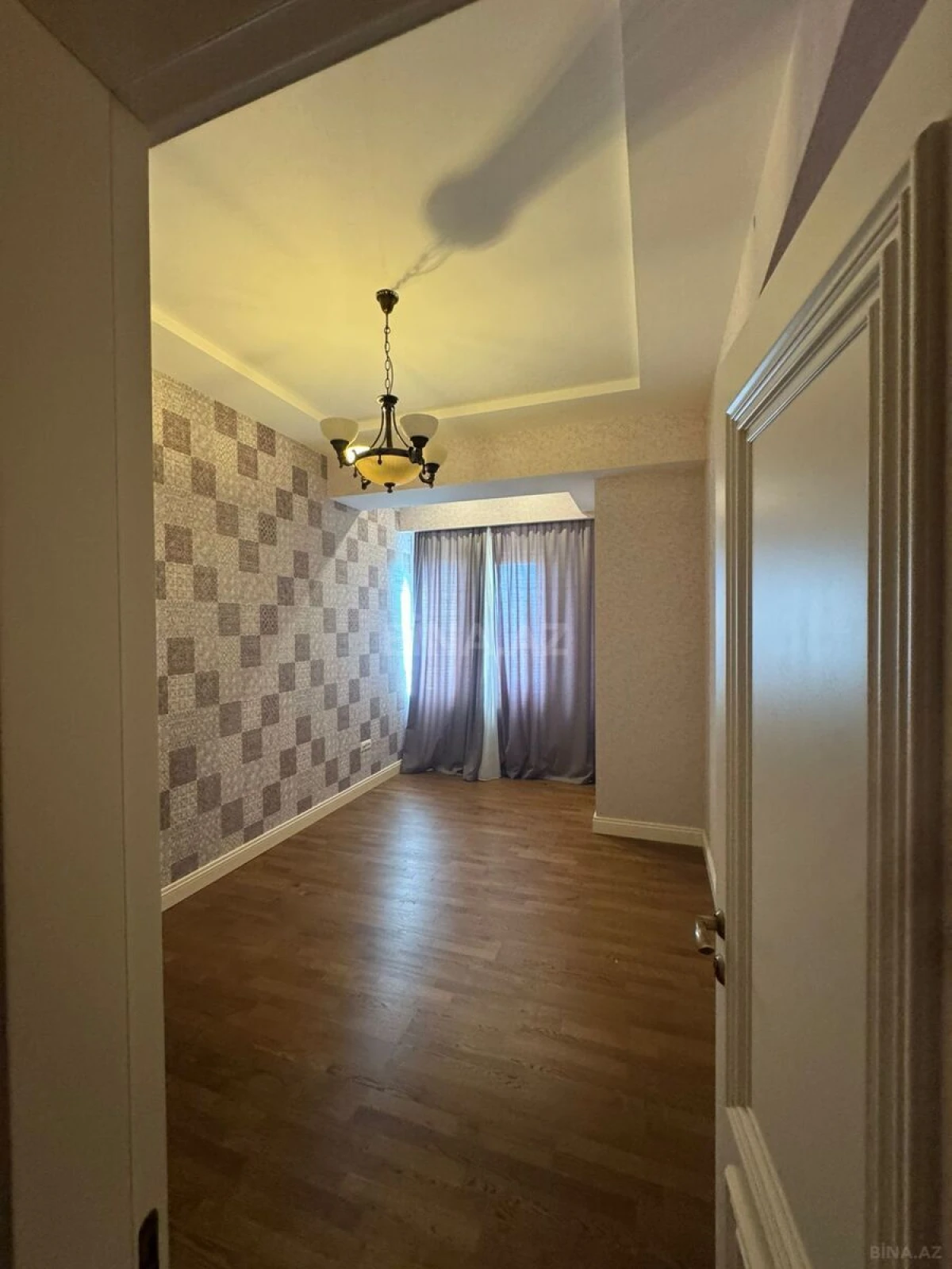 Kirayə verilir 5 otaqlı mənzil 230 m²