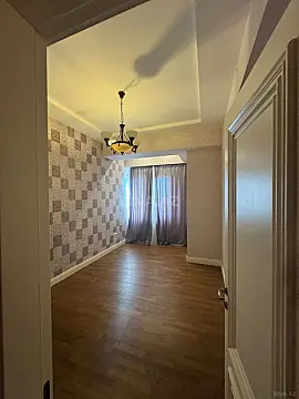 Kirayə verilir 5 otaqlı mənzil 230 m²