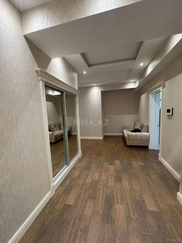 Kirayə verilir 5 otaqlı mənzil 230 m²