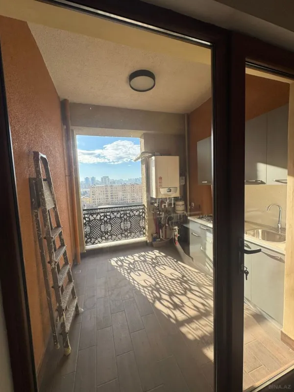 Kirayə verilir 5 otaqlı mənzil 230 m²