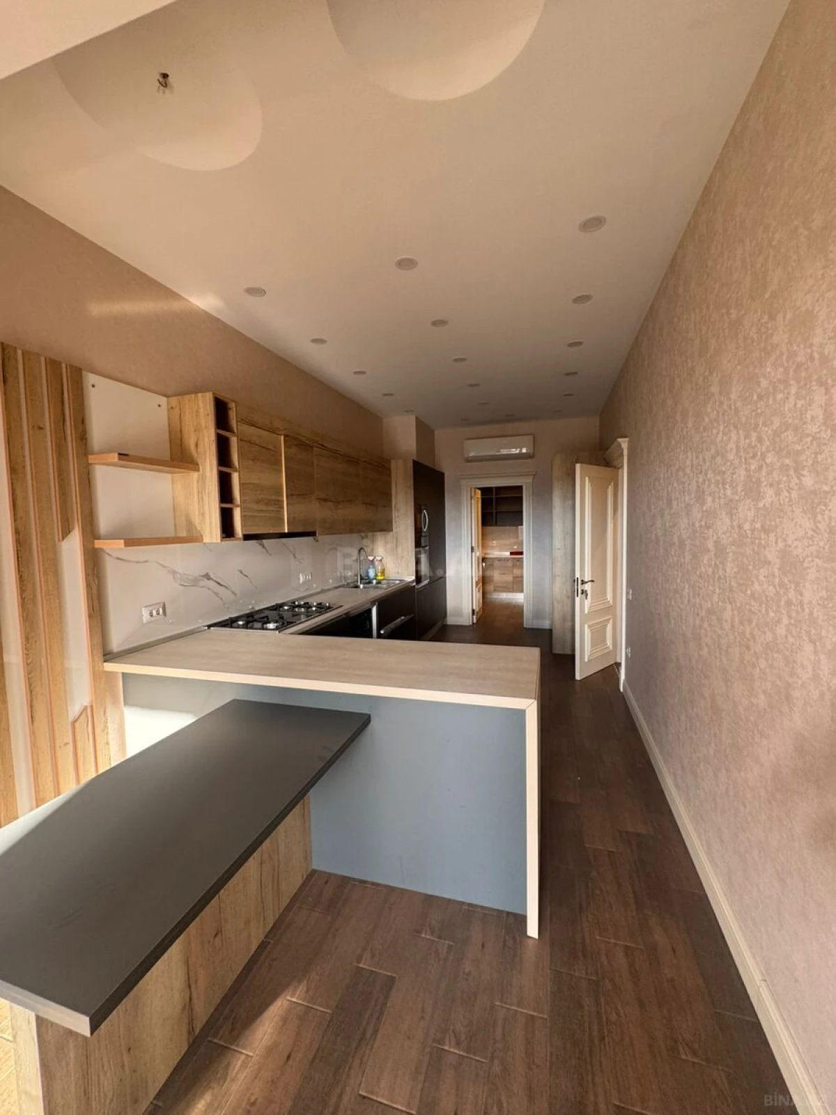 Kirayə verilir 5 otaqlı mənzil 230 m²