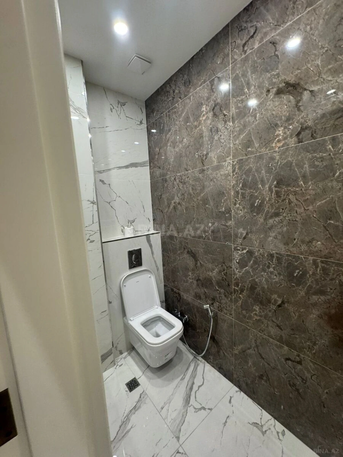 Kirayə verilir 5 otaqlı mənzil 230 m²
