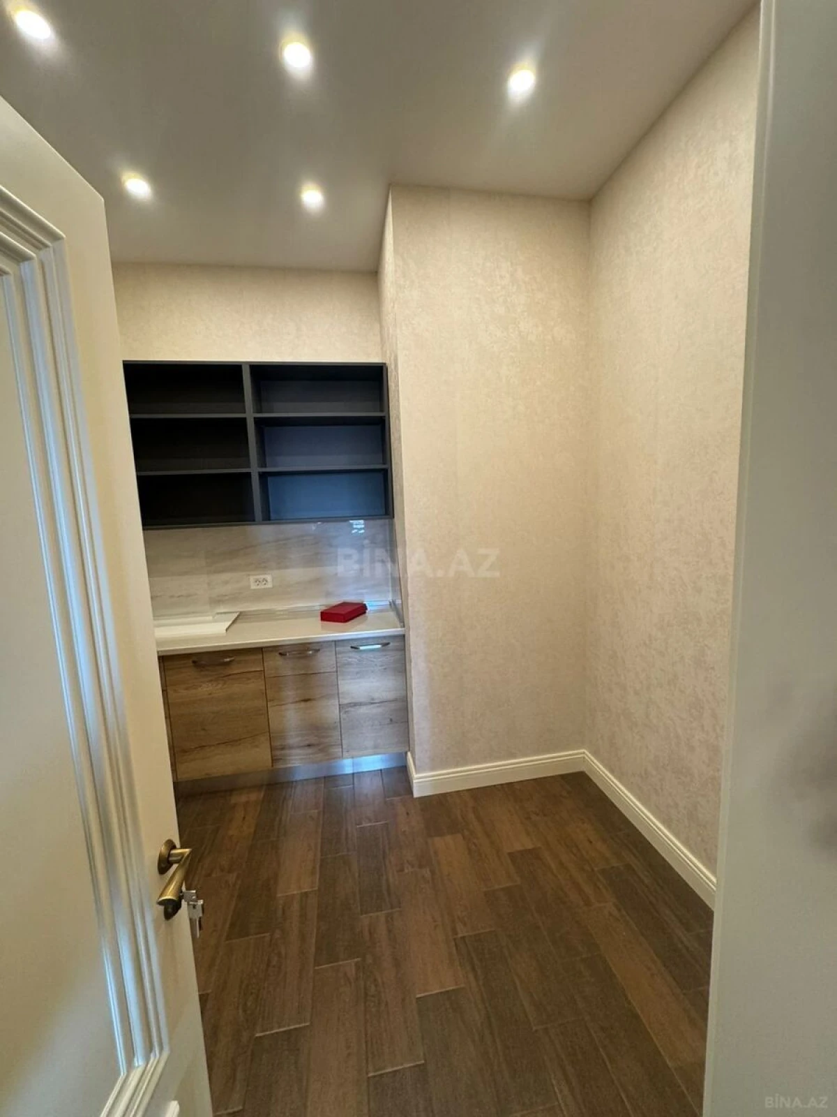 Kirayə verilir 5 otaqlı mənzil 230 m²