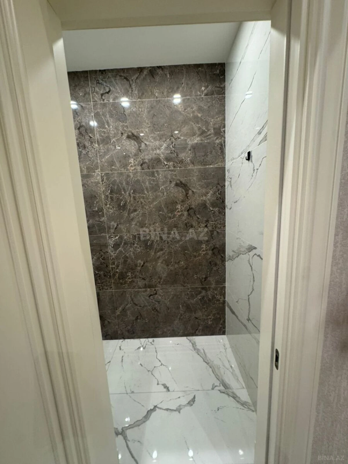 Kirayə verilir 5 otaqlı mənzil 230 m²