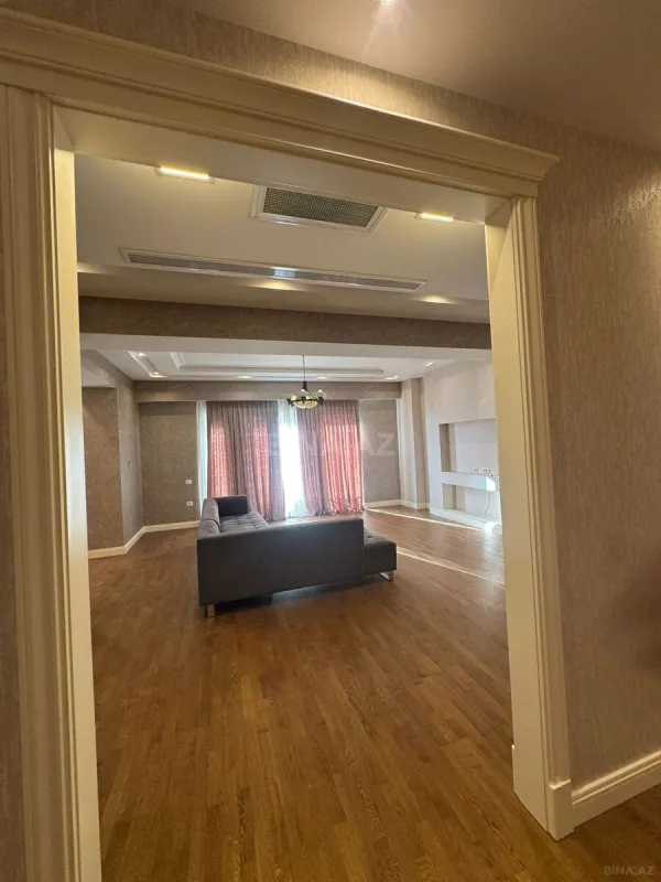 Kirayə verilir 5 otaqlı mənzil 230 m²