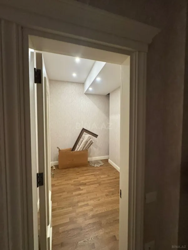 Kirayə verilir 5 otaqlı mənzil 230 m²