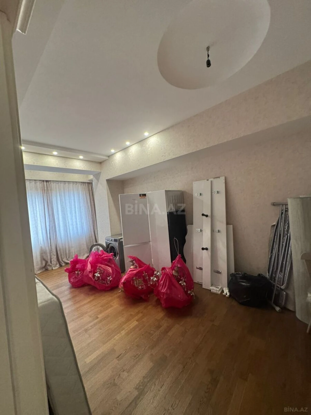 Kirayə verilir 5 otaqlı mənzil 230 m²