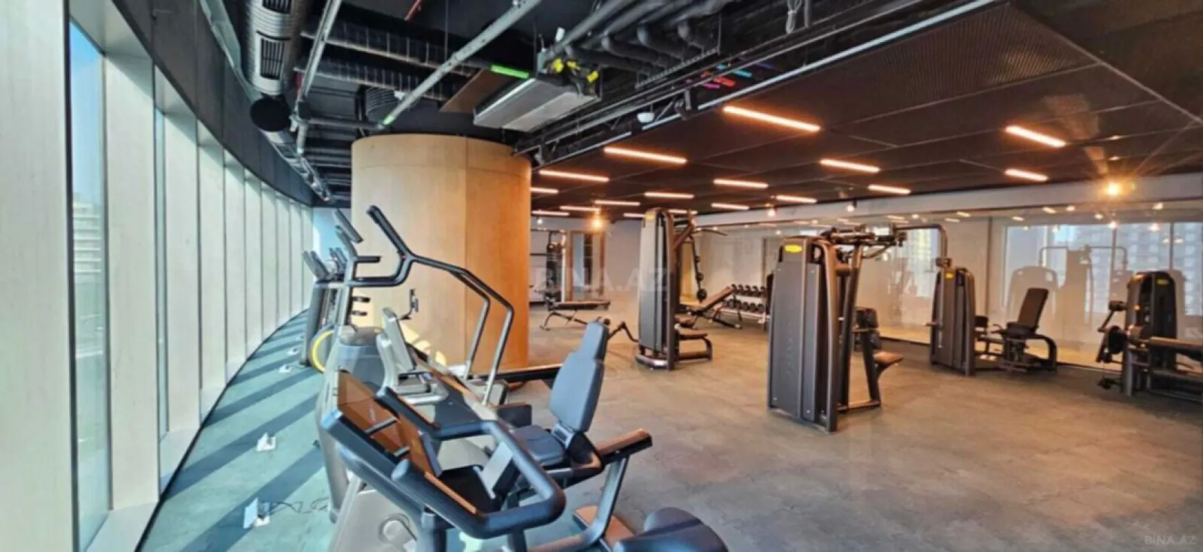 Satılır 4 otaqlı mənzil 376 m²