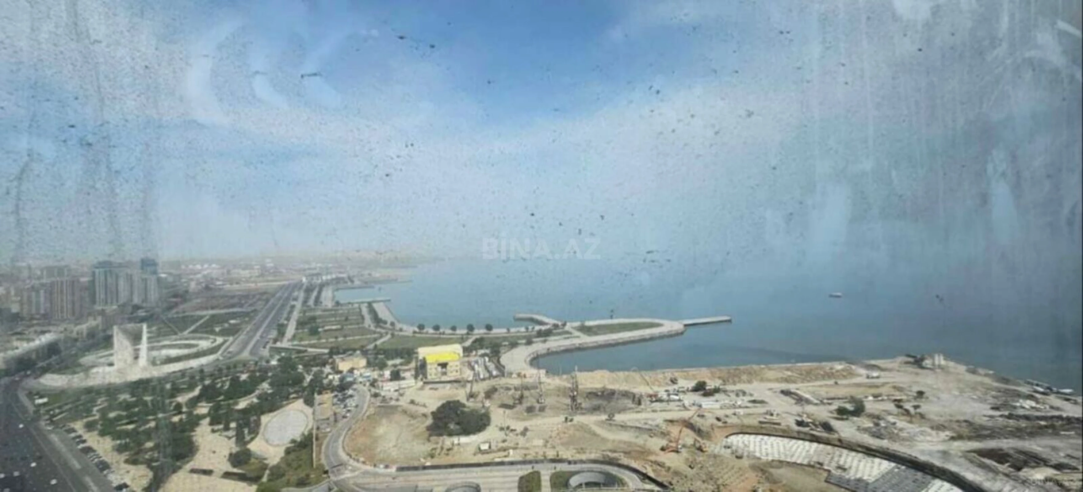 Satılır 4 otaqlı mənzil 376 m²