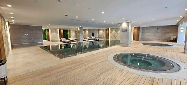 Satılır 4 otaqlı mənzil 376 m²