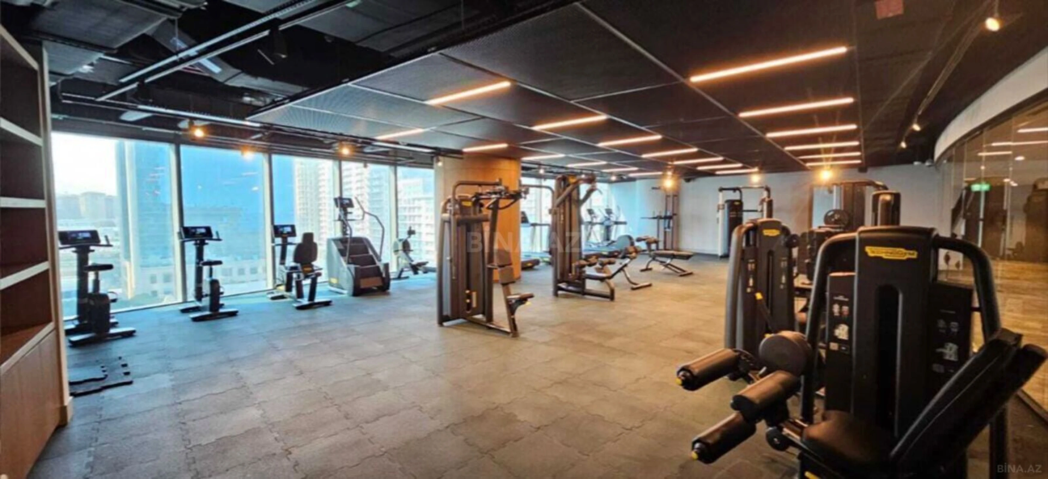 Satılır 4 otaqlı mənzil 376 m²