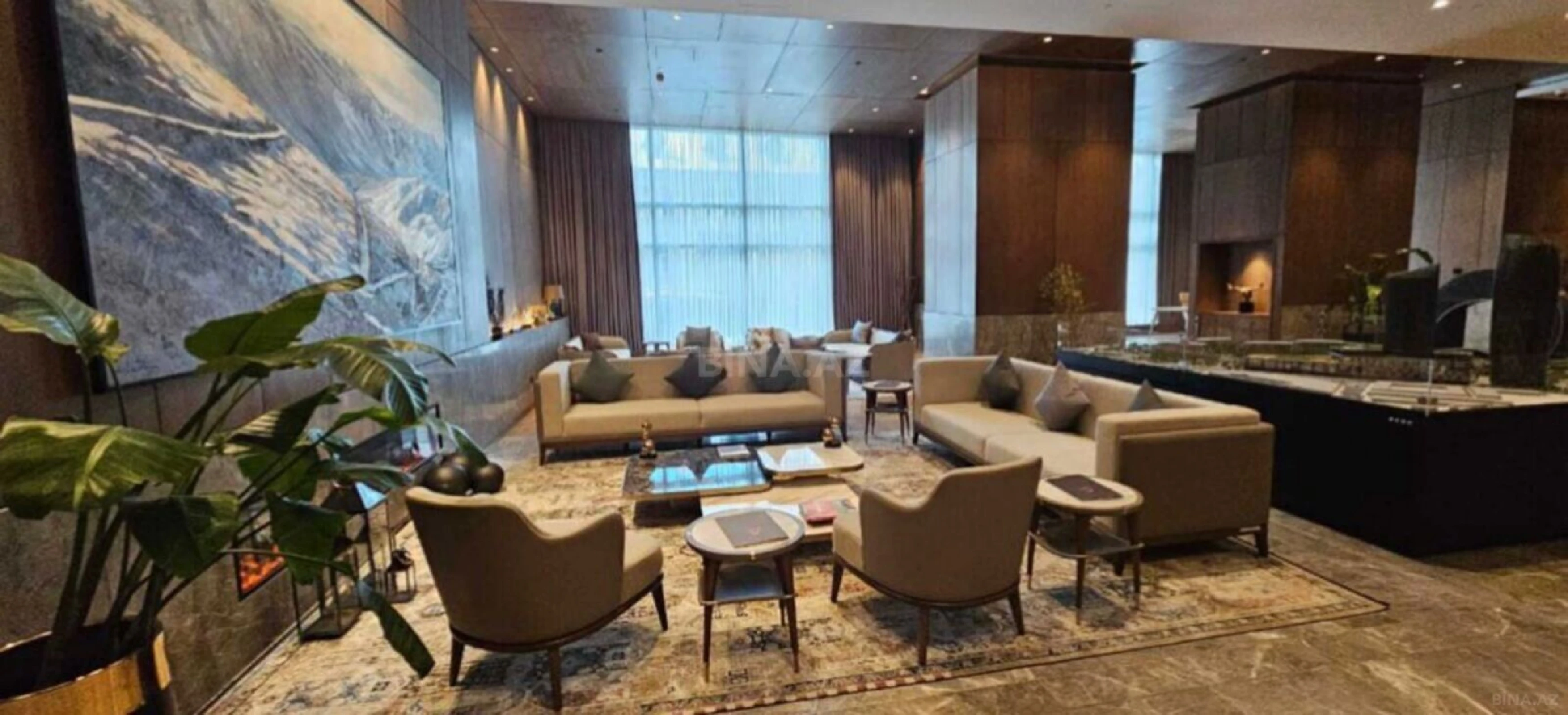 Satılır 4 otaqlı mənzil 376 m²