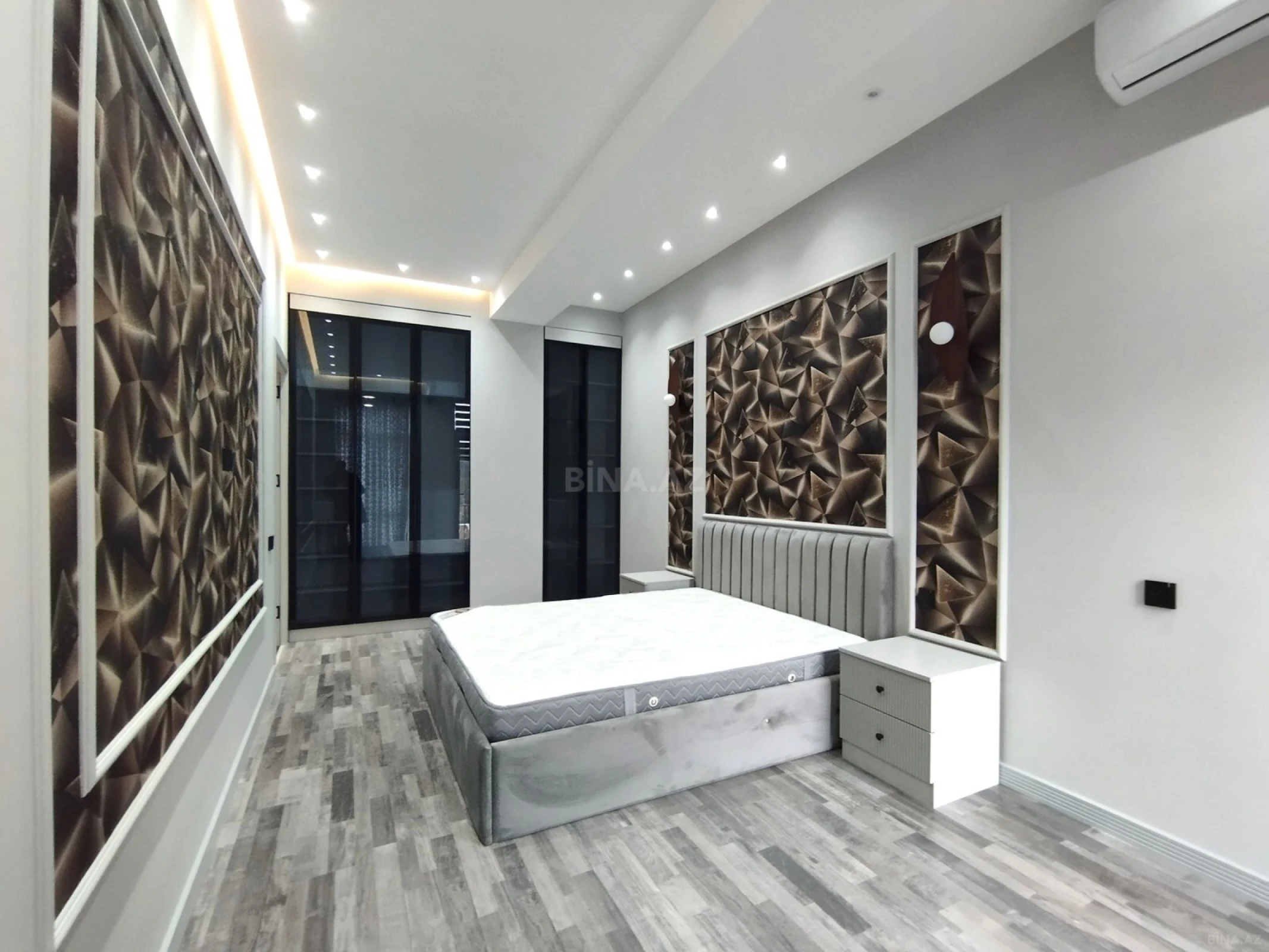 Satılır 4 otaqlı mənzil 133 m²